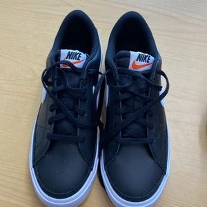 Boys Nike Court Legacy- black - size 5Y - fits like women’s size 6.5/7